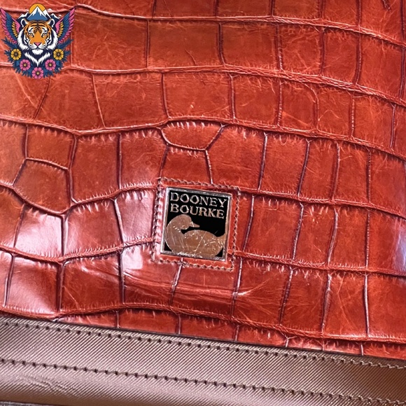 🌟Dooney & Bourke: Brown Croc-Embossed Drawstring Bucket Bag🌟 - Picture 9 of 13